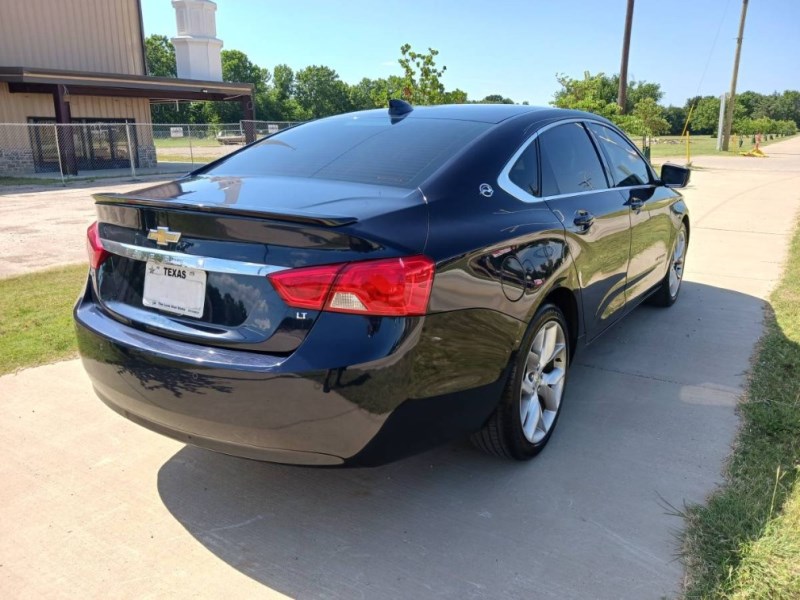 Additional photo of vehicle.