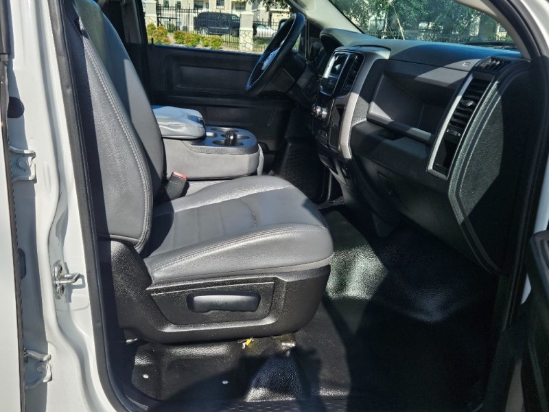 Additional photo of vehicle.