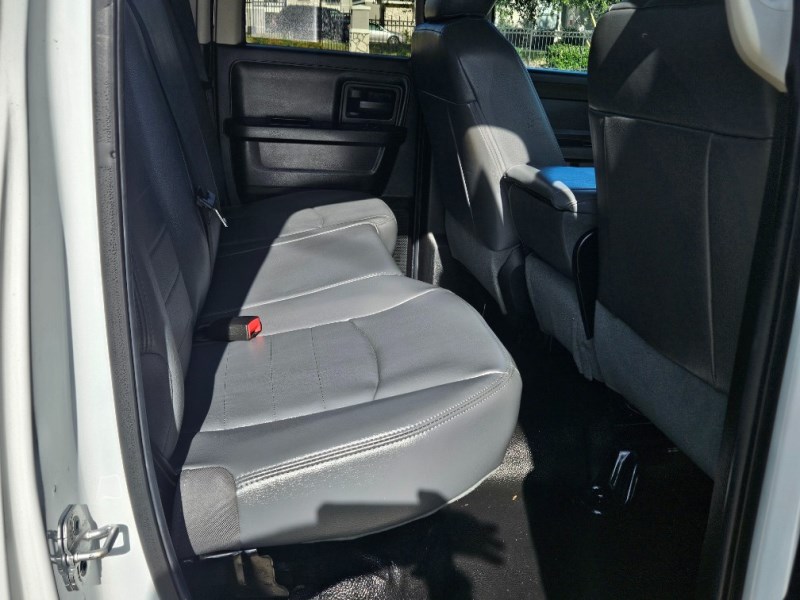 Additional photo of vehicle.