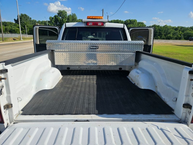 Additional photo of vehicle.