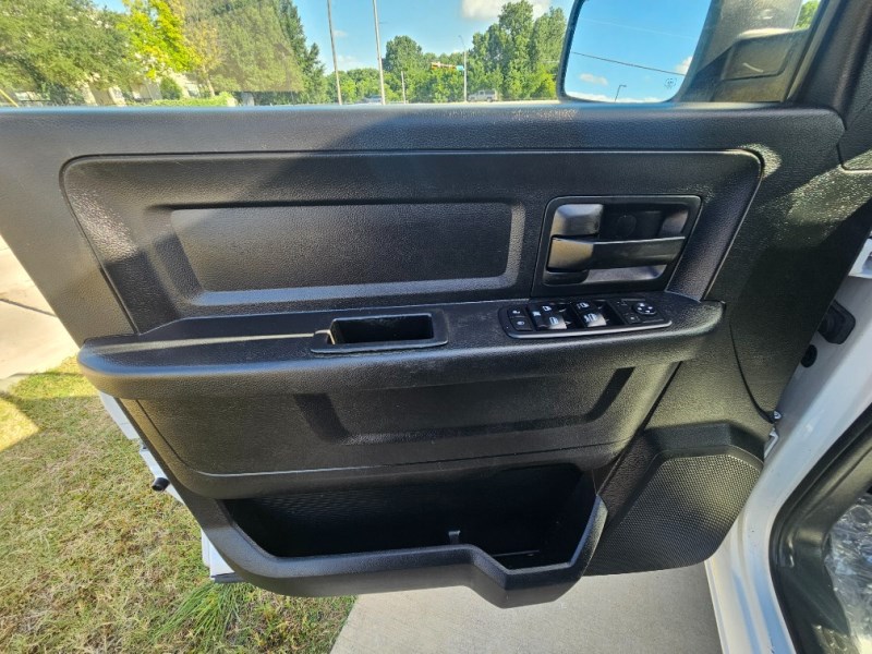Additional photo of vehicle.