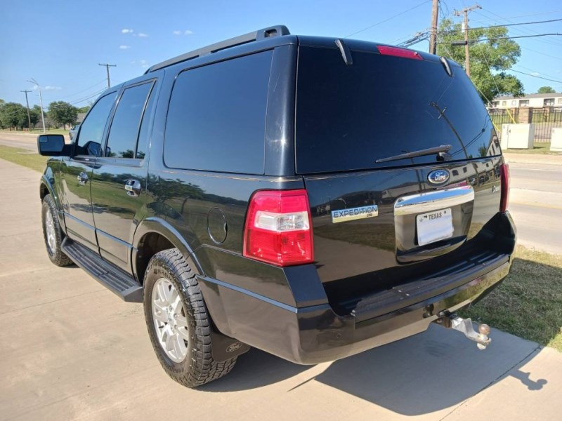 Additional photo of vehicle.