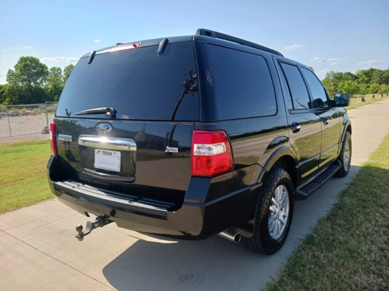 Additional photo of vehicle.