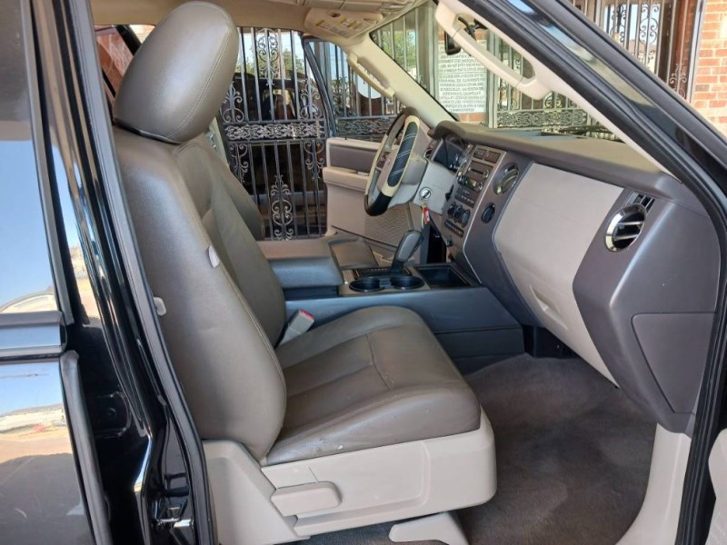 Additional photo of vehicle.