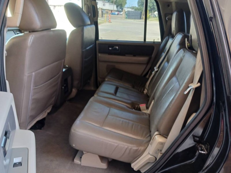 Additional photo of vehicle.