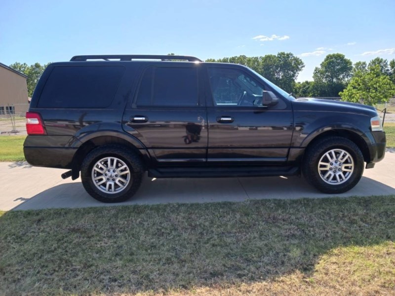 Additional photo of vehicle.