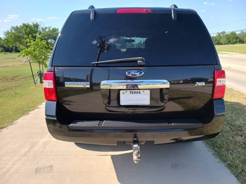 Additional photo of vehicle.