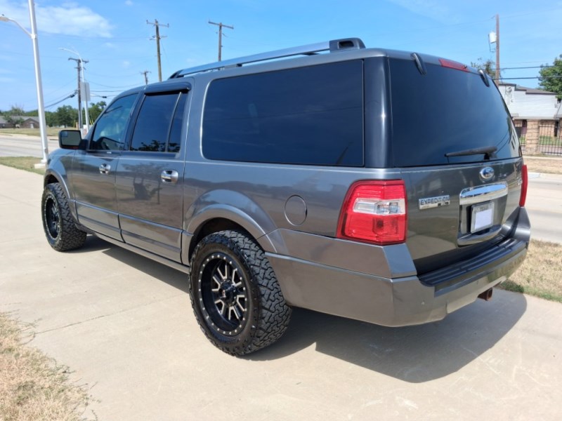 Additional photo of vehicle.
