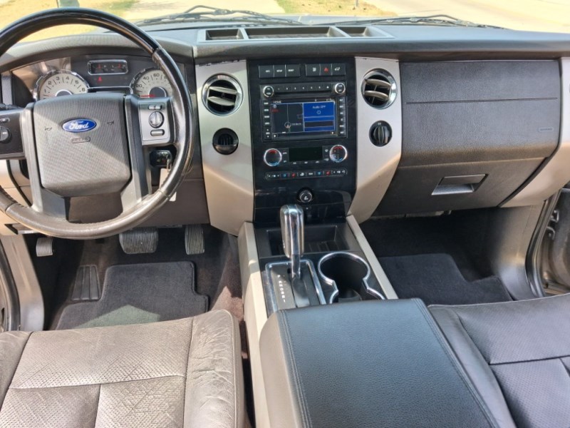 Additional photo of vehicle.