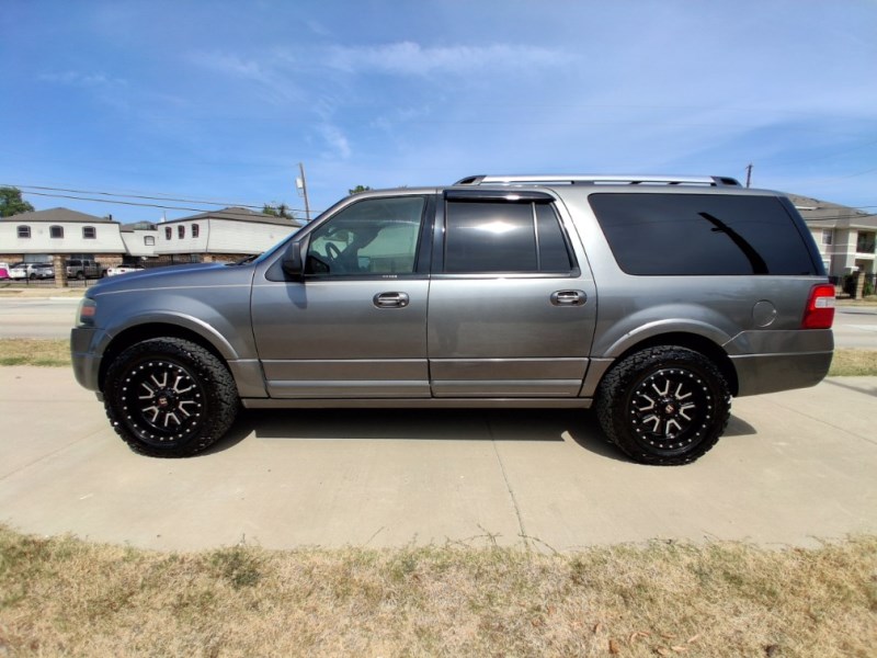 Additional photo of vehicle.
