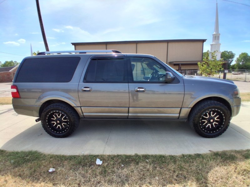 Additional photo of vehicle.