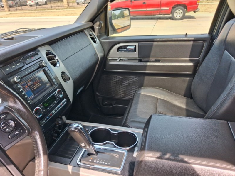 Additional photo of vehicle.