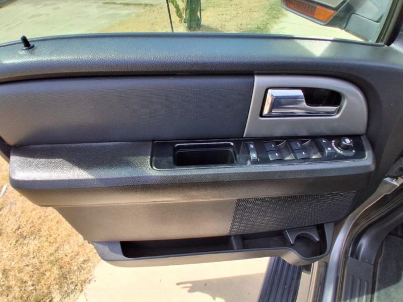 Additional photo of vehicle.