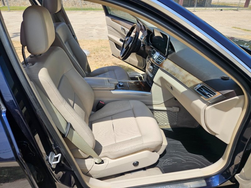 Additional photo of vehicle.