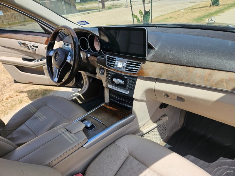 Additional photo of vehicle.