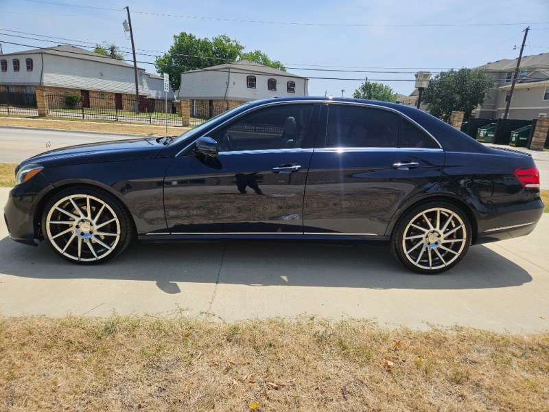 Additional photo of vehicle.