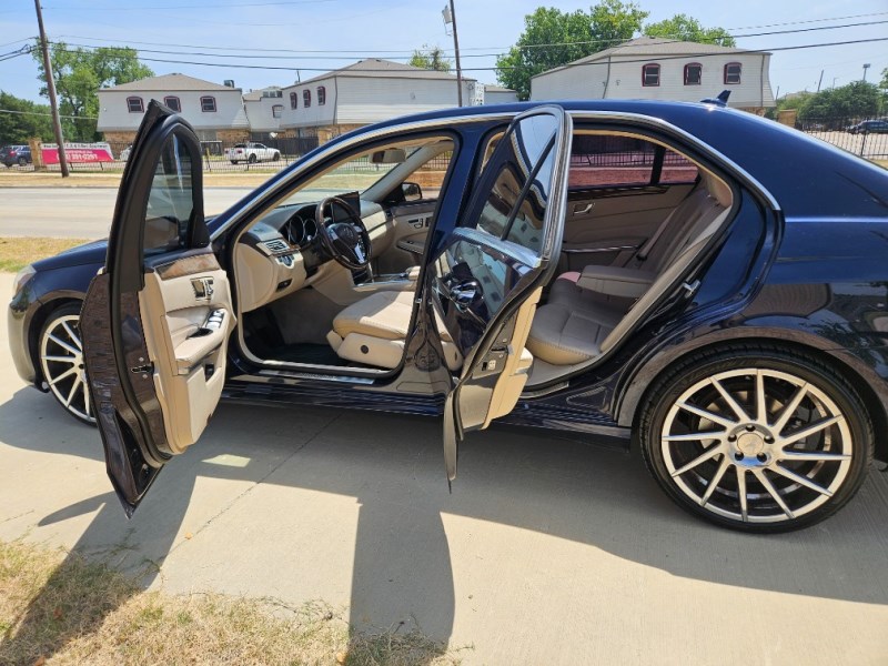 Additional photo of vehicle.