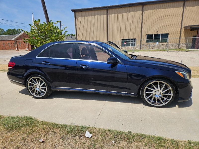Additional photo of vehicle.