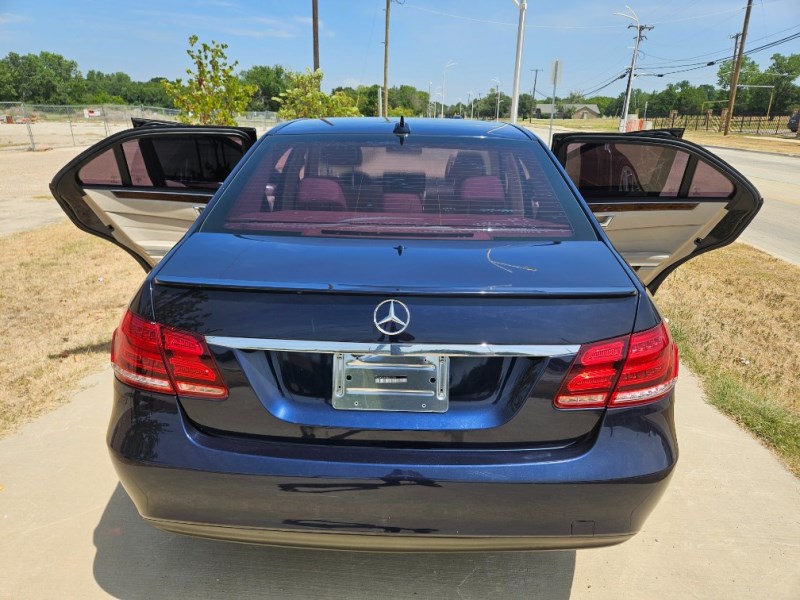 Additional photo of vehicle.