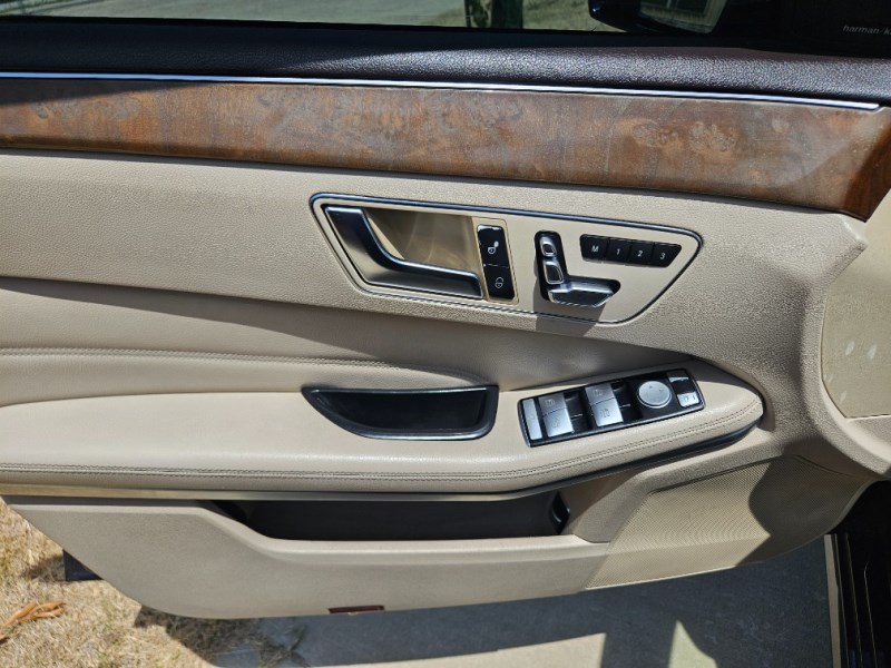 Additional photo of vehicle.