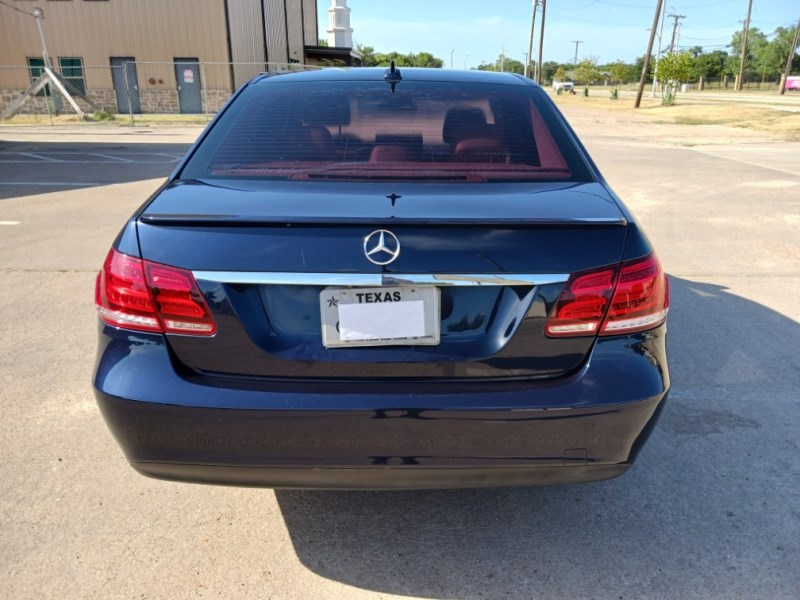 Additional photo of vehicle.