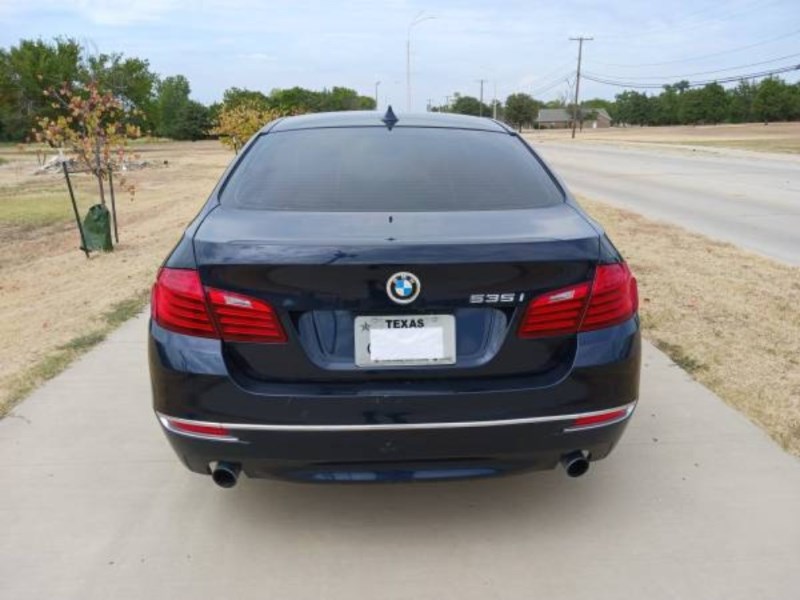 Additional photo of vehicle.