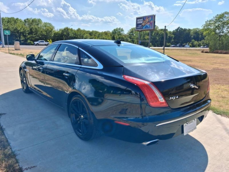 Additional photo of vehicle.