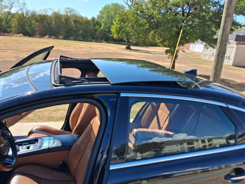 Additional photo of vehicle.