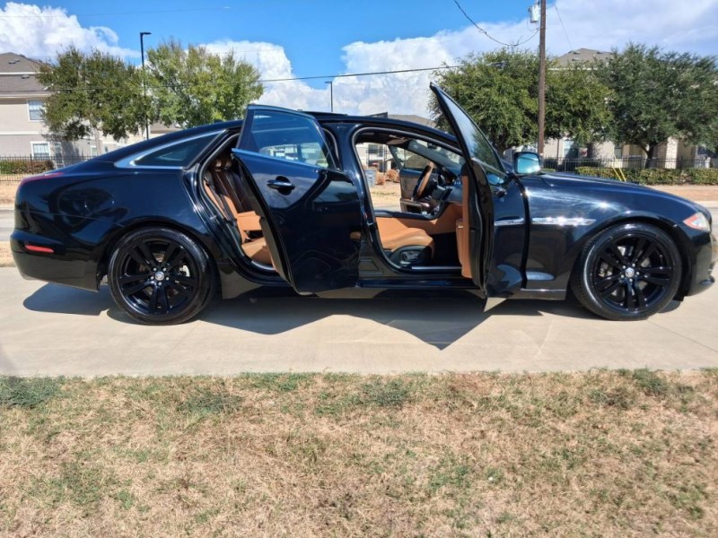 Additional photo of vehicle.