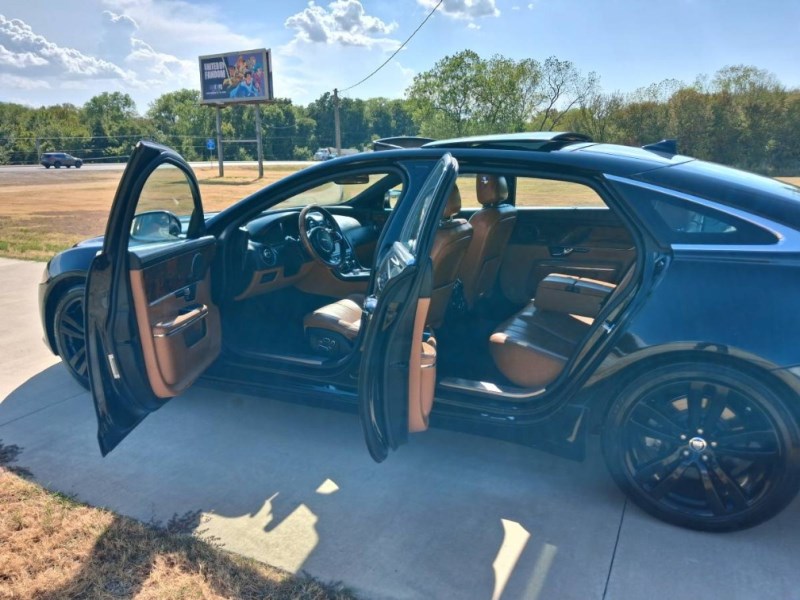 Additional photo of vehicle.
