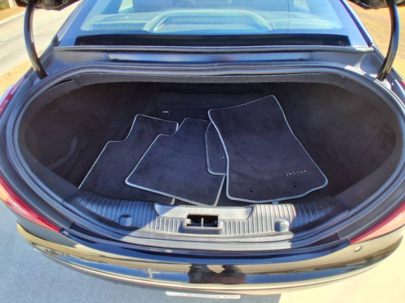 Additional photo of vehicle.