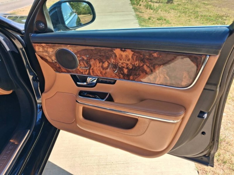 Additional photo of vehicle.