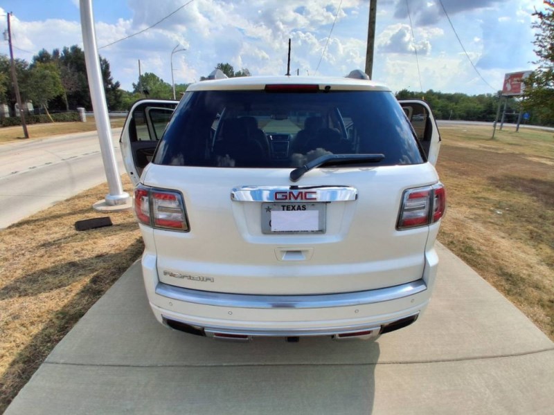 Additional photo of vehicle.