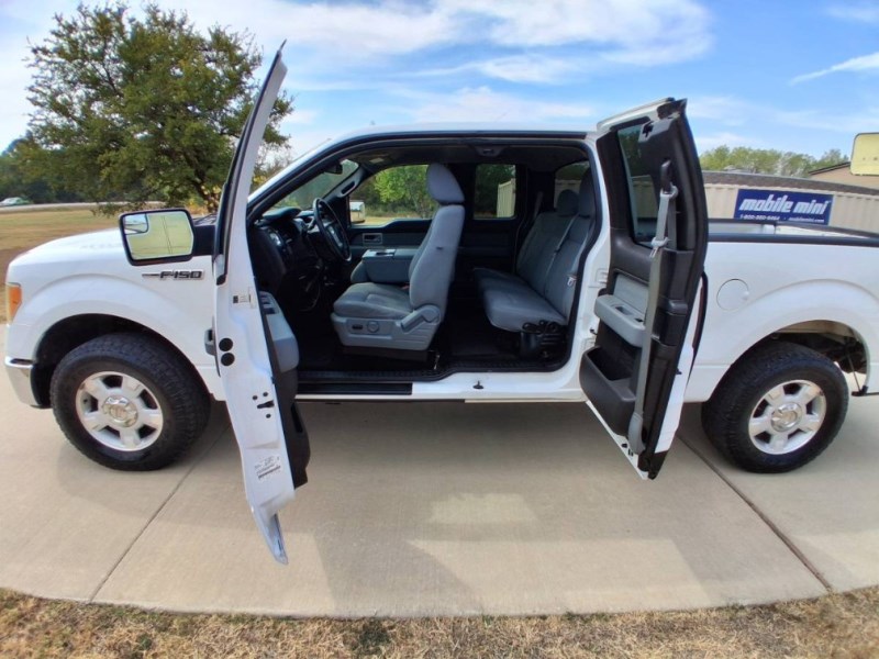 Additional photo of vehicle.