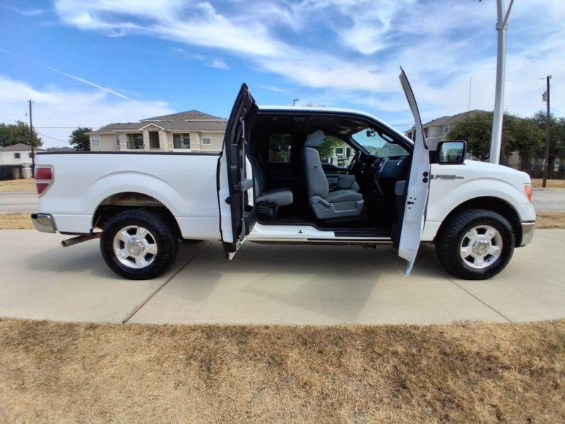 Additional photo of vehicle.