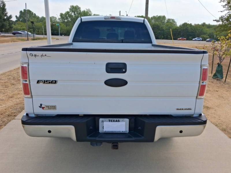 Additional photo of vehicle.