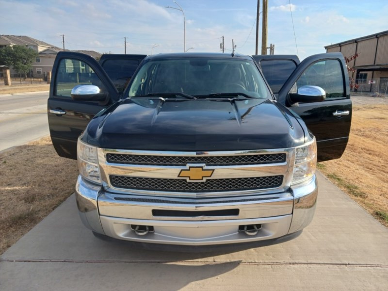 Additional photo of vehicle.