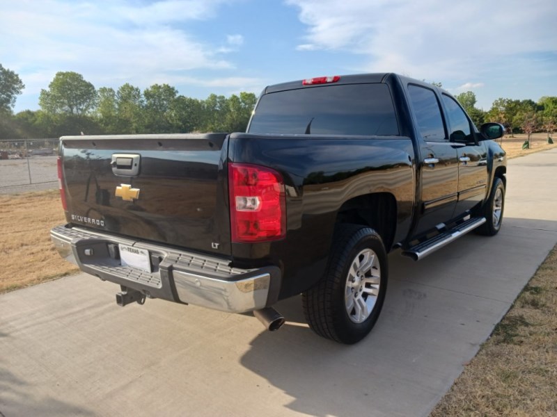Additional photo of vehicle.