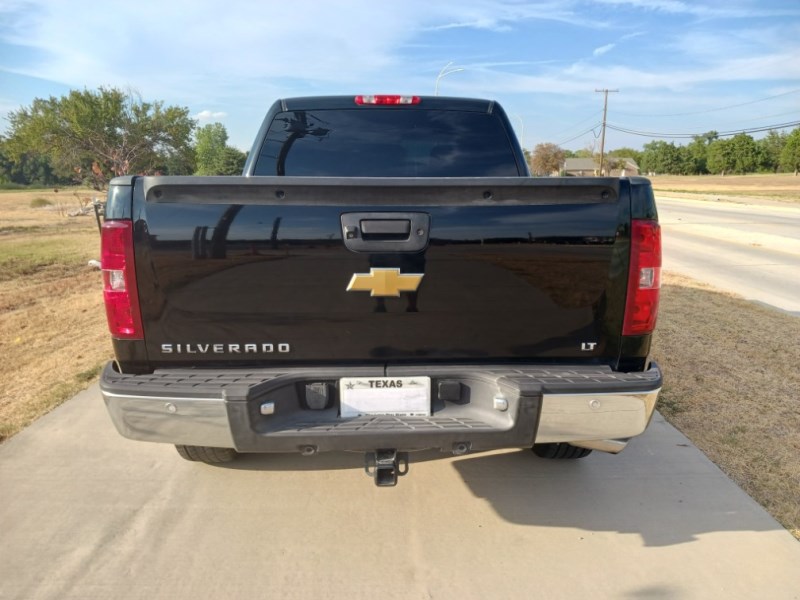 Additional photo of vehicle.