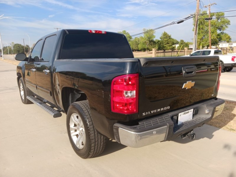 Additional photo of vehicle.