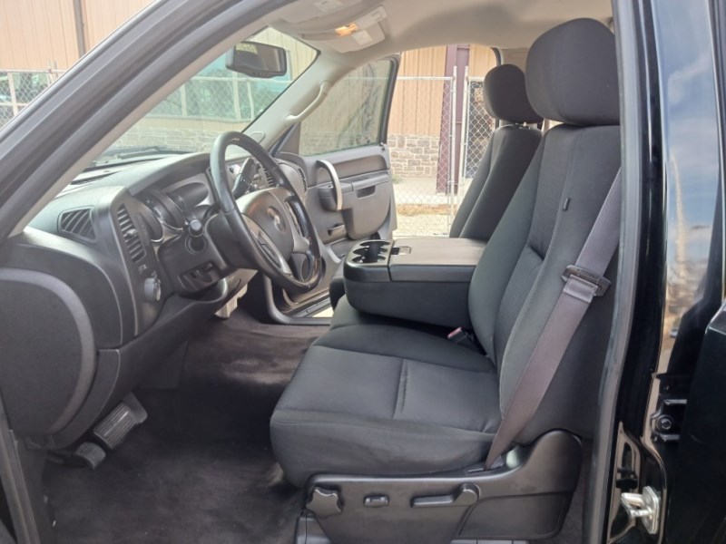 Additional photo of vehicle.