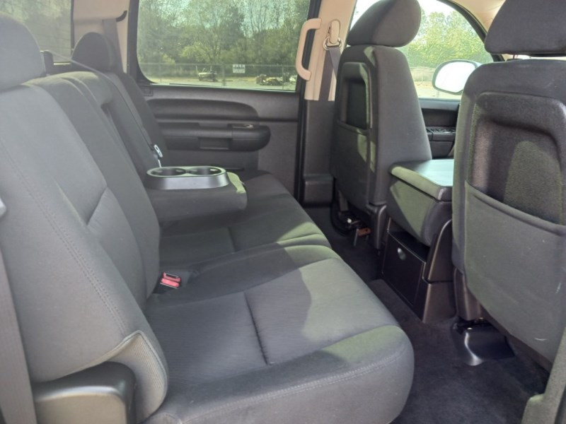 Additional photo of vehicle.