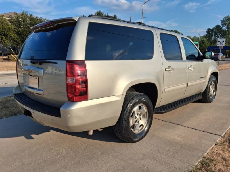 Additional photo of vehicle.