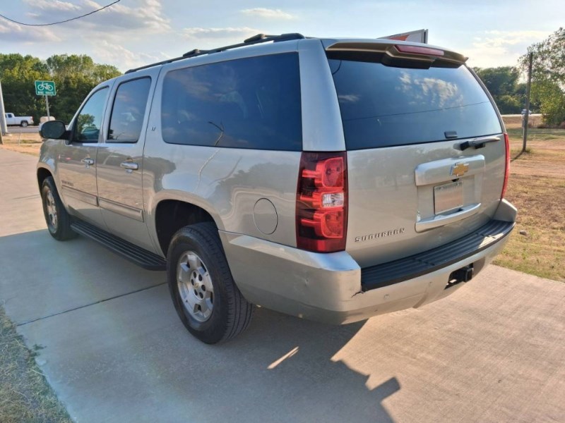 Additional photo of vehicle.