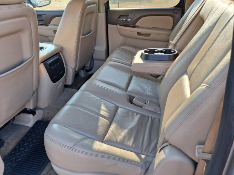 Additional photo of vehicle.