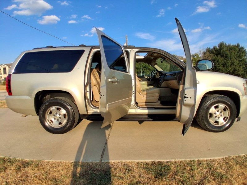 Additional photo of vehicle.