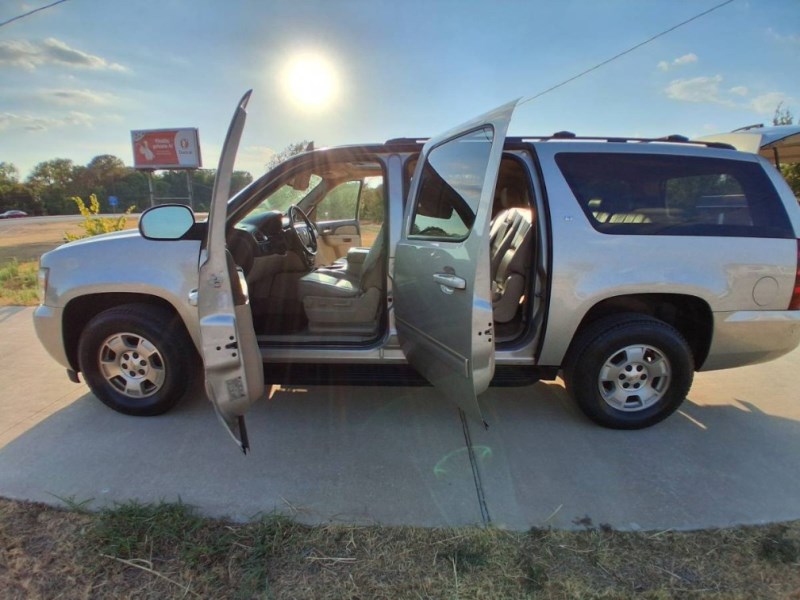 Additional photo of vehicle.
