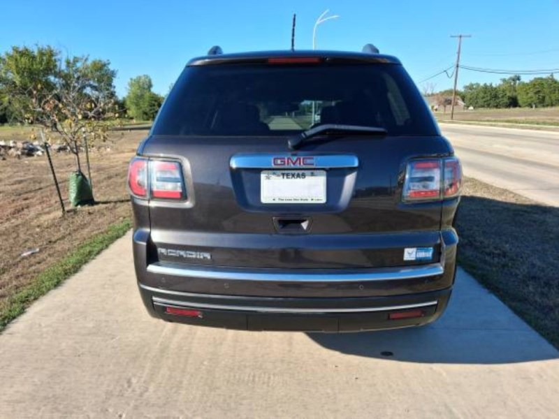Additional photo of vehicle.