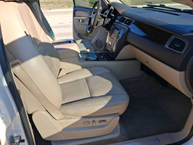 Additional photo of vehicle.