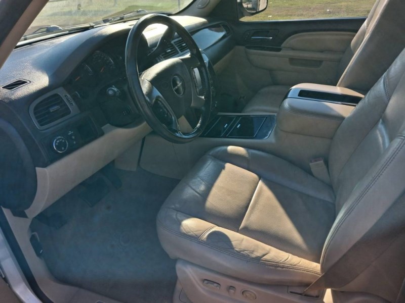 Additional photo of vehicle.